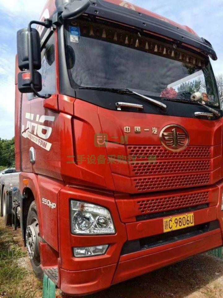 江西出售精品車，跑了13萬公里剛好一年，剛年審，JH6550帶液緩牽引車
