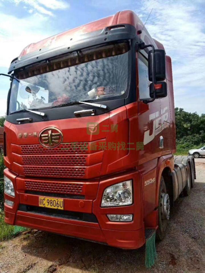 江西出售精品車，跑了13萬公里剛好一年，剛年審，JH6550帶液緩牽引車