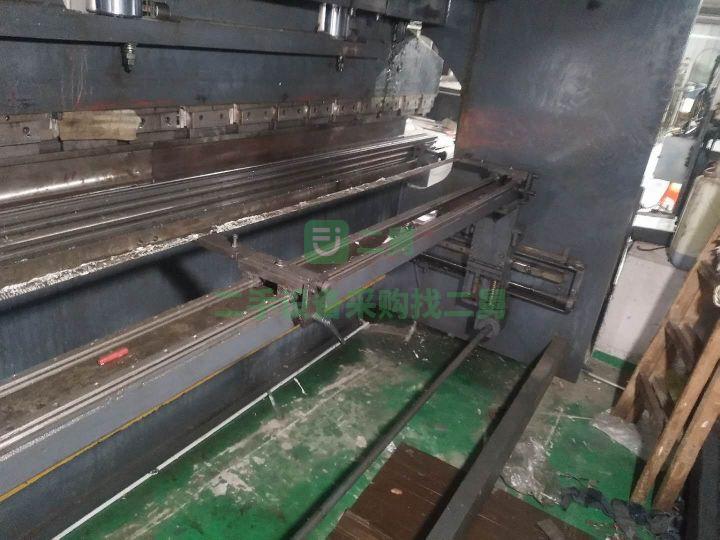 上海在位出售數(shù)控折彎機(jī)100t～4000三缸機(jī)