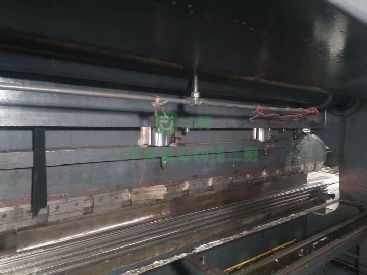 上海在位出售數(shù)控折彎機(jī)100t～4000三缸機(jī)