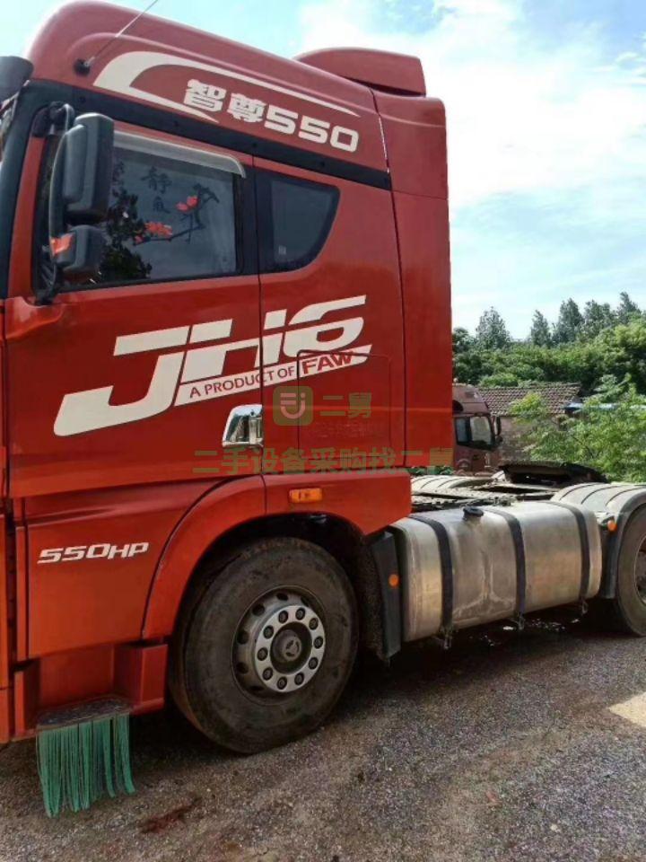 江西出售精品車，跑了13萬公里剛好一年，剛年審，JH6550帶液緩牽引車