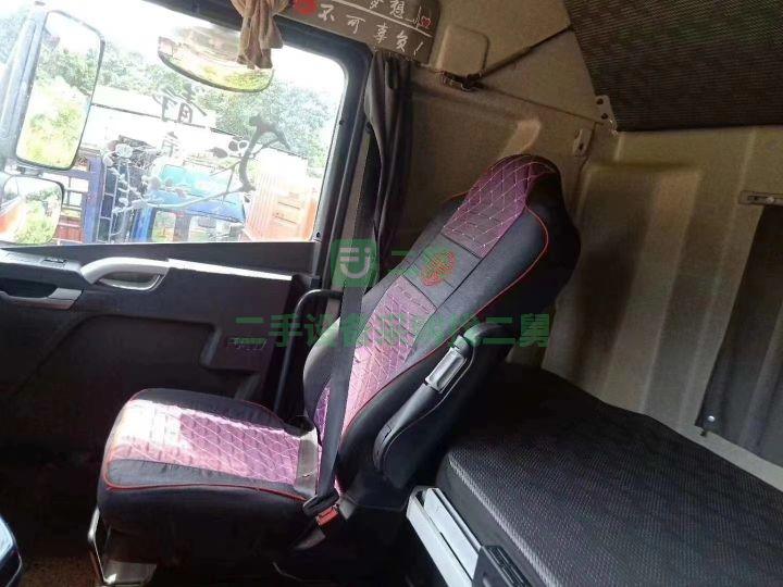 江西出售精品車，跑了13萬公里剛好一年，剛年審，JH6550帶液緩牽引車