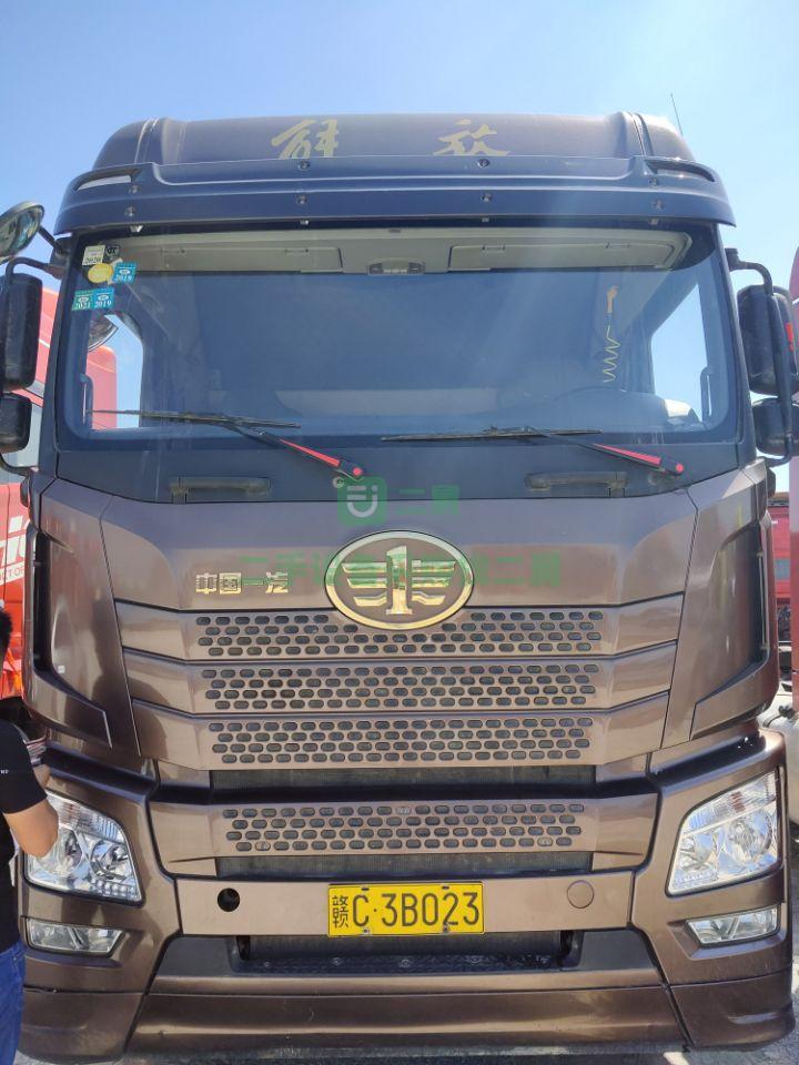 江西出售兩年整解放JH6，500馬力濰柴，車況原版無事故，輪胎九成新的牽引車