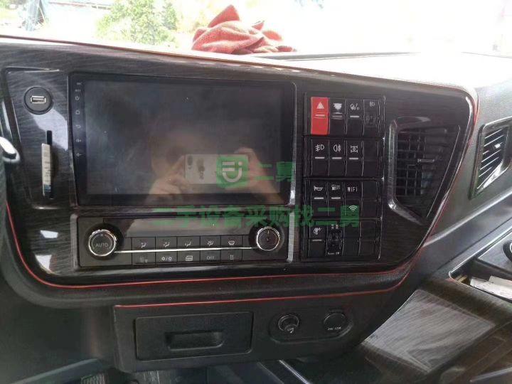 江西出售精品車，跑了13萬公里剛好一年，剛年審，JH6550帶液緩牽引車
