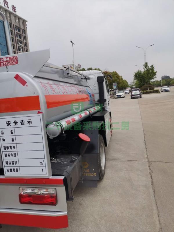 湖北隨州出售2噸藍(lán)牌油罐車C證可開