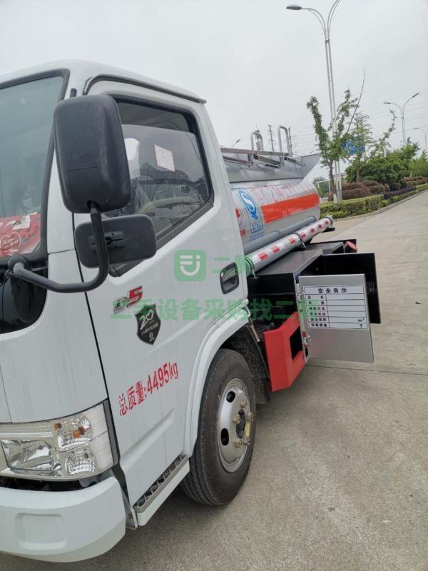 湖北隨州出售2噸藍(lán)牌油罐車C證可開