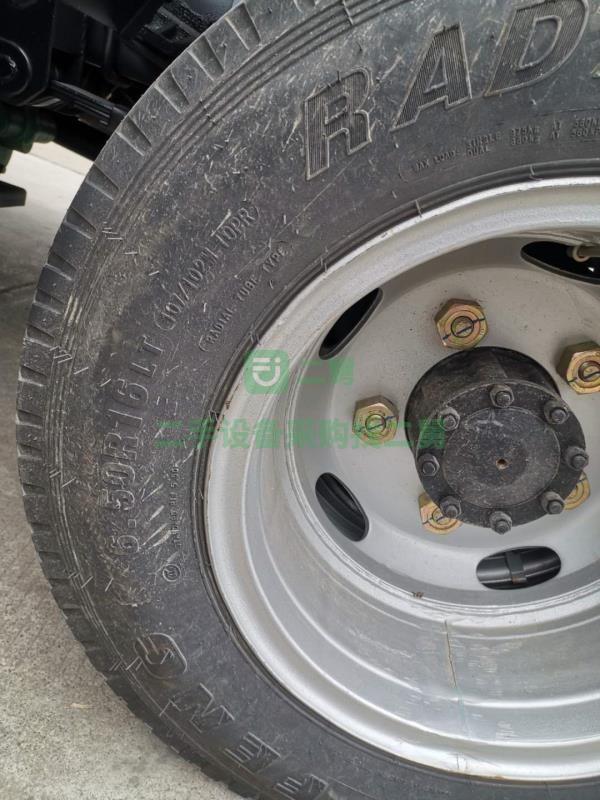 湖北隨州出售2噸藍(lán)牌油罐車C證可開