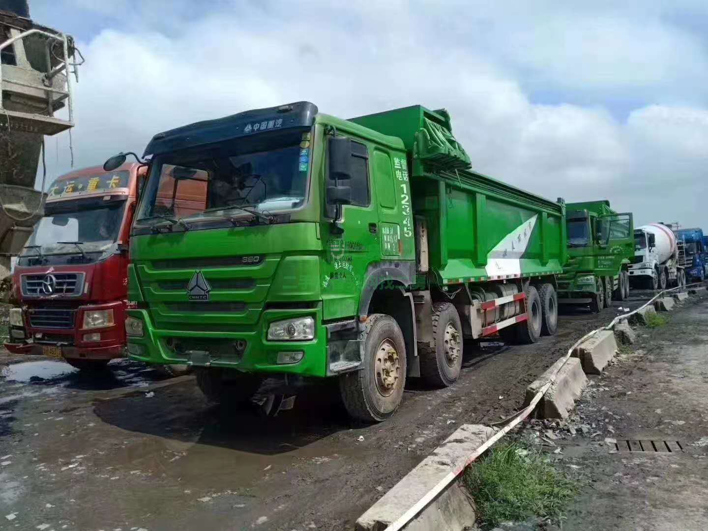 出售七臺18年6月國五豪沃前四后八自卸車，大箱6.8米，箱高1.5米，法規環保綠，首付6萬