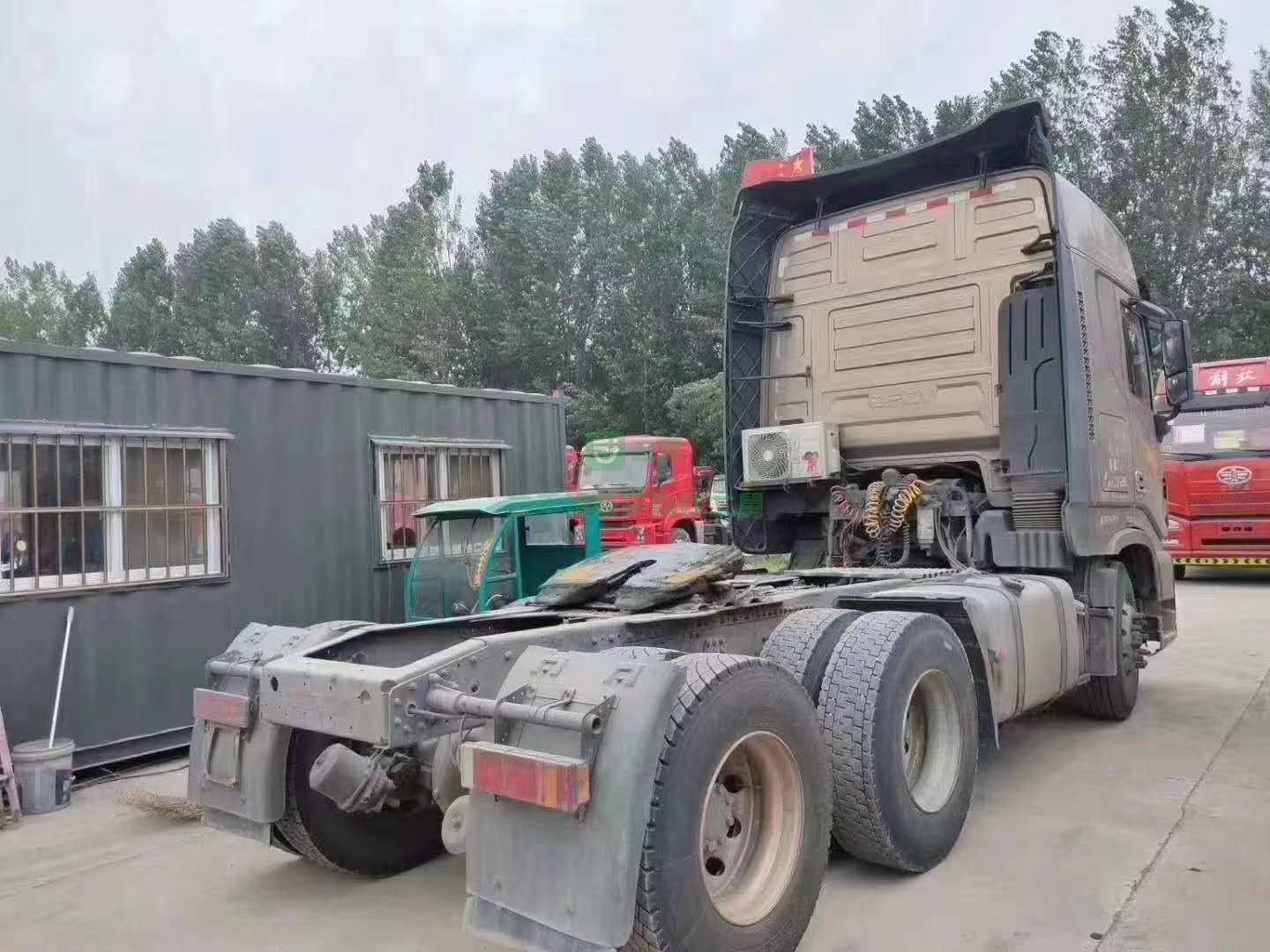 出售18年5月天龍旗艦牽引車 560馬力，國五雙驅輕體 ，輪胎9成新， 康明斯發動機