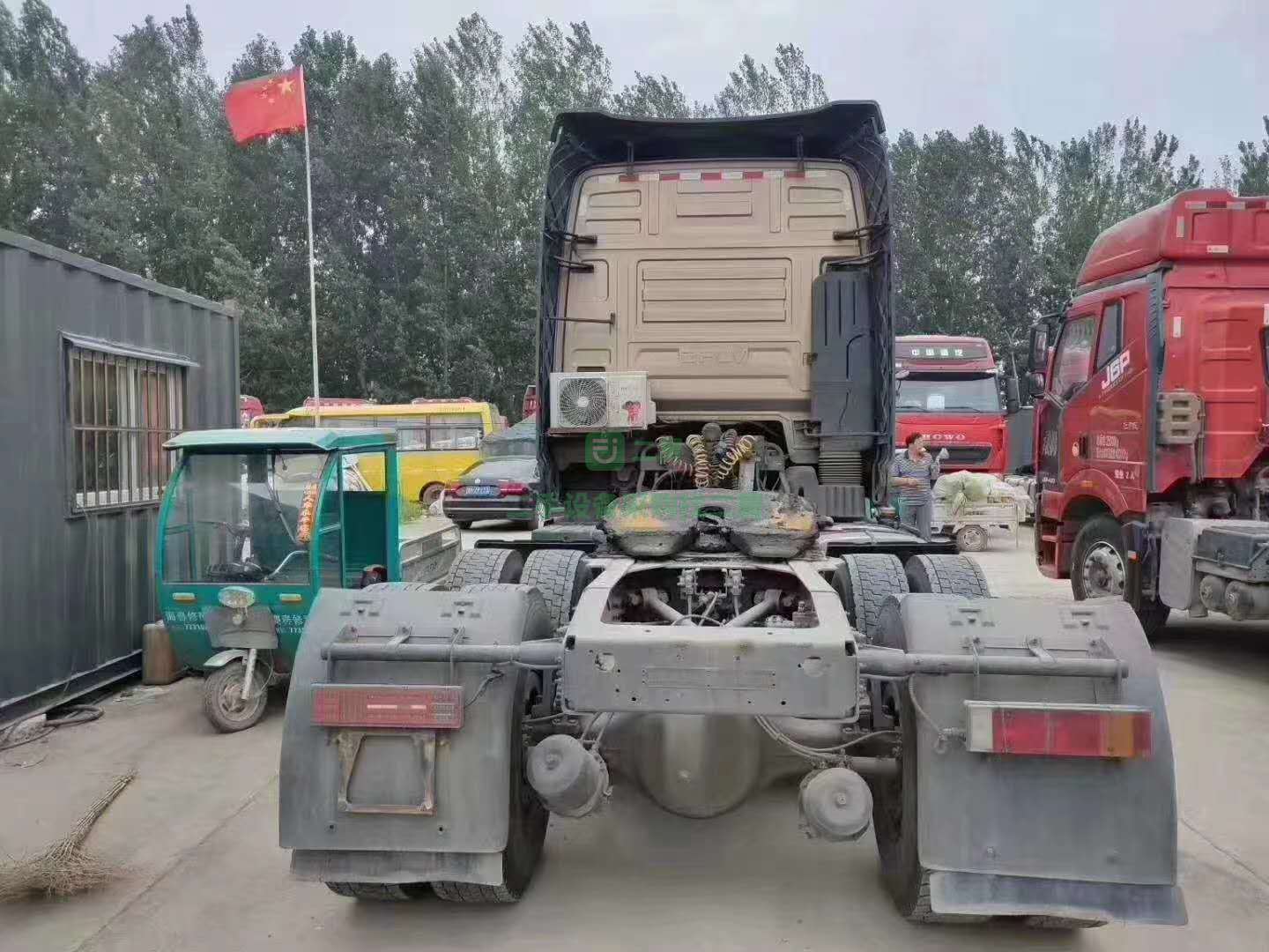 出售18年5月天龍旗艦牽引車 560馬力，國五雙驅輕體 ，輪胎9成新， 康明斯發動機