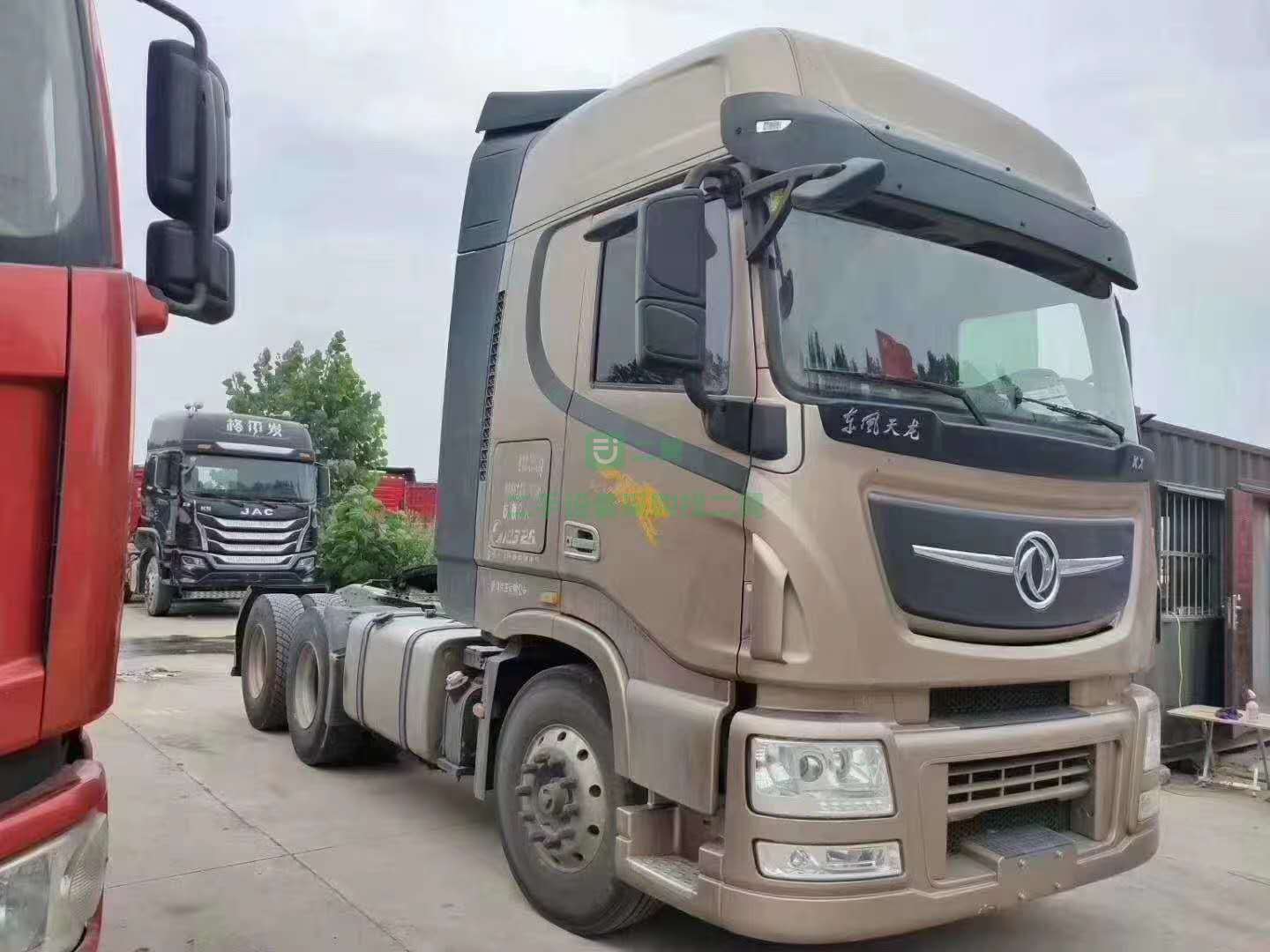 出售18年5月天龍旗艦牽引車 560馬力，國五雙驅輕體 ，輪胎9成新， 康明斯發動機