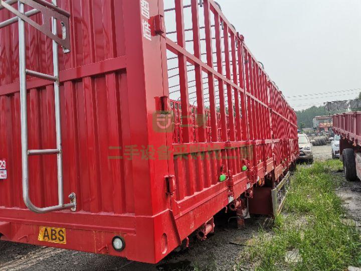 山東出售13米長2.55米寬1.6米到2米的對開和雙層蒼藍半掛車
