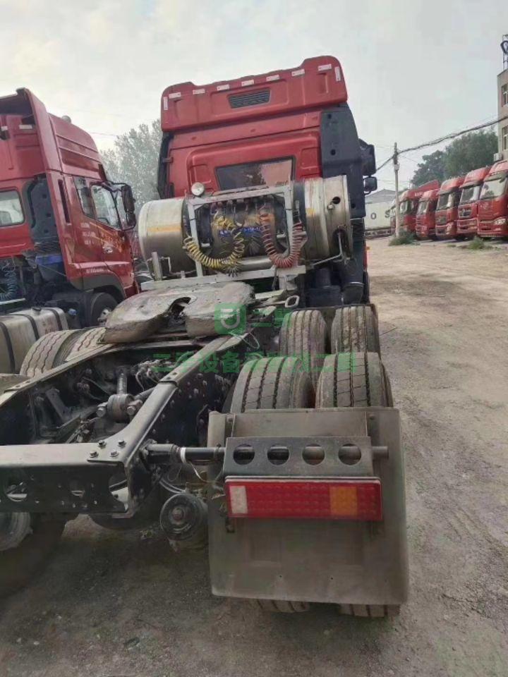 山東出售二手的一汽解放精品LNG燃氣牽引車