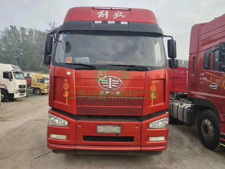 山東出售二手的一汽解放精品LNG燃氣牽引車