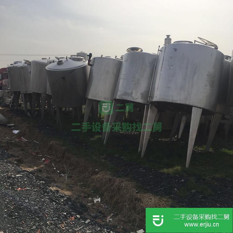 山東出售二手臥式玻璃鋼儲罐