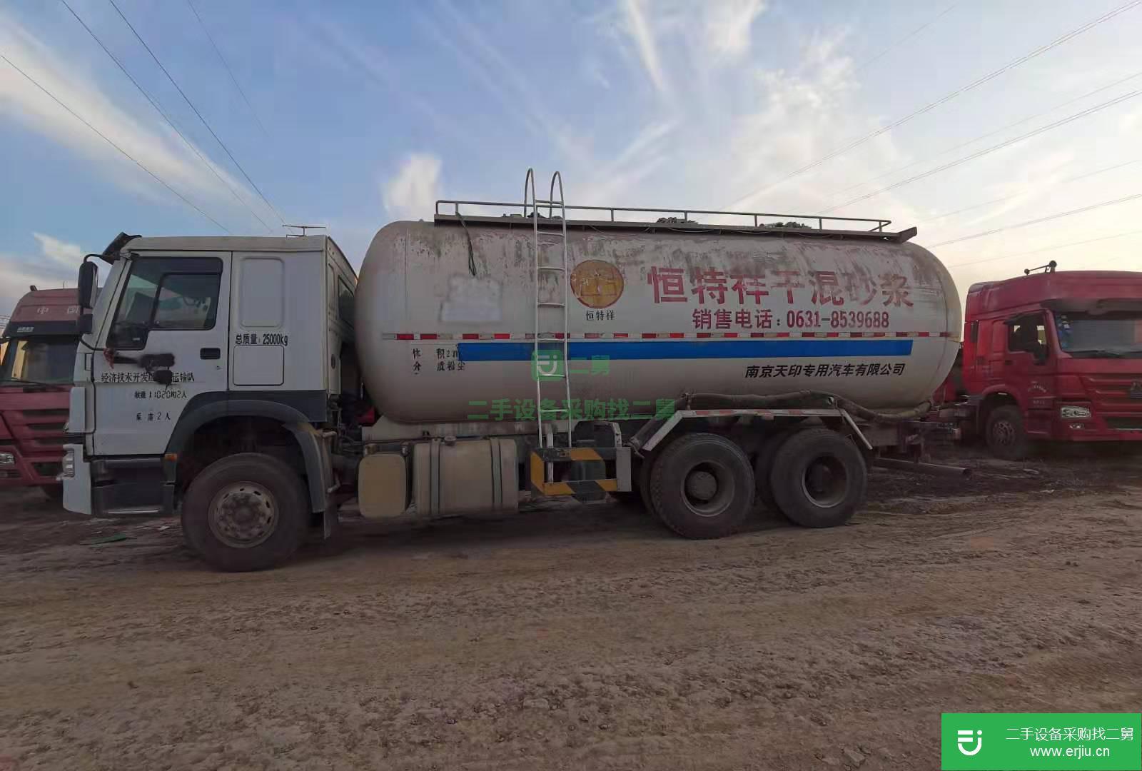 山東出售二手國四豪沃油罐車