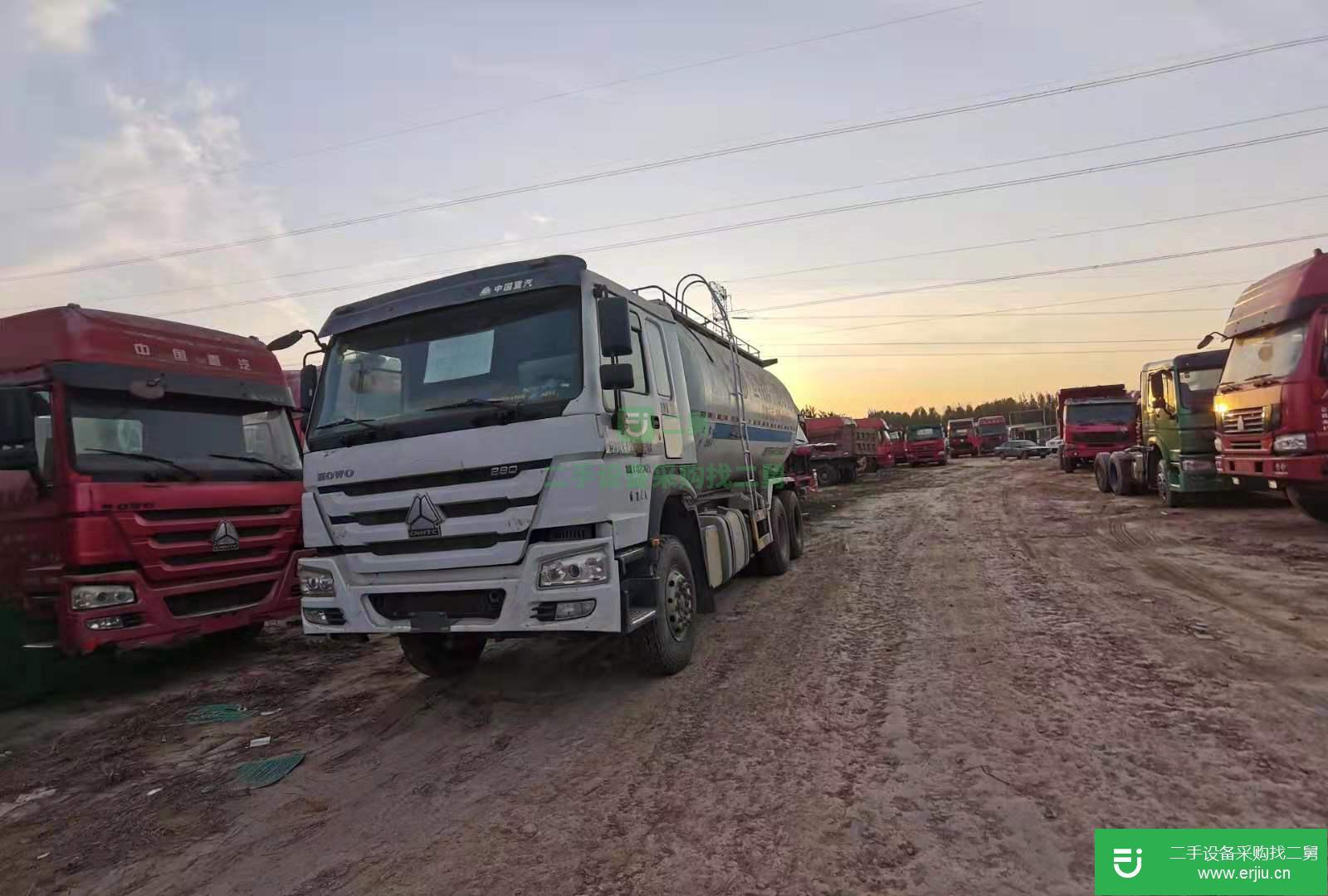 山東出售二手國四豪沃油罐車