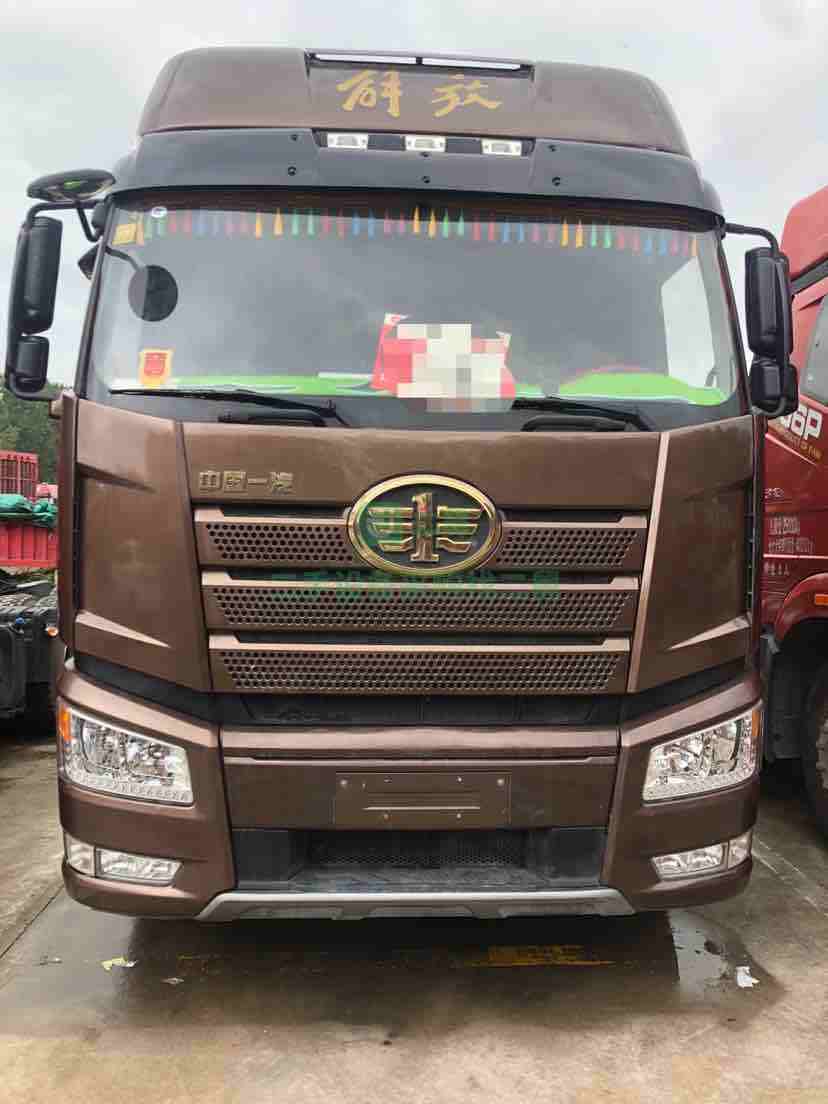 山東出售18年的解放J6P550馬力國五雙驅輕體牽引車