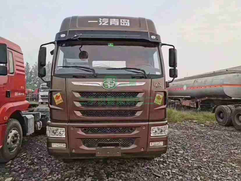 山東出售二手的18年的解放天V430馬力，雙驅輕體牽引車