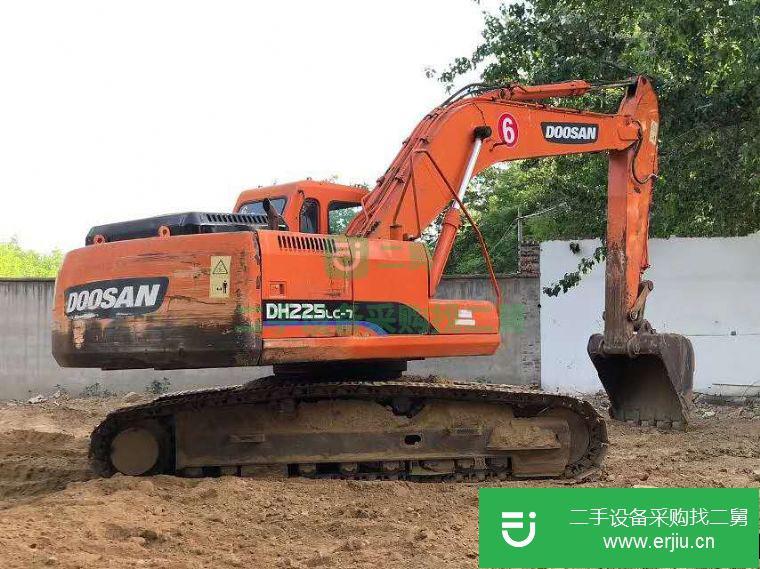 江蘇出售二手斗山225-7挖掘機