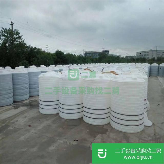 山東出售二手20噸滾塑塑料儲罐
