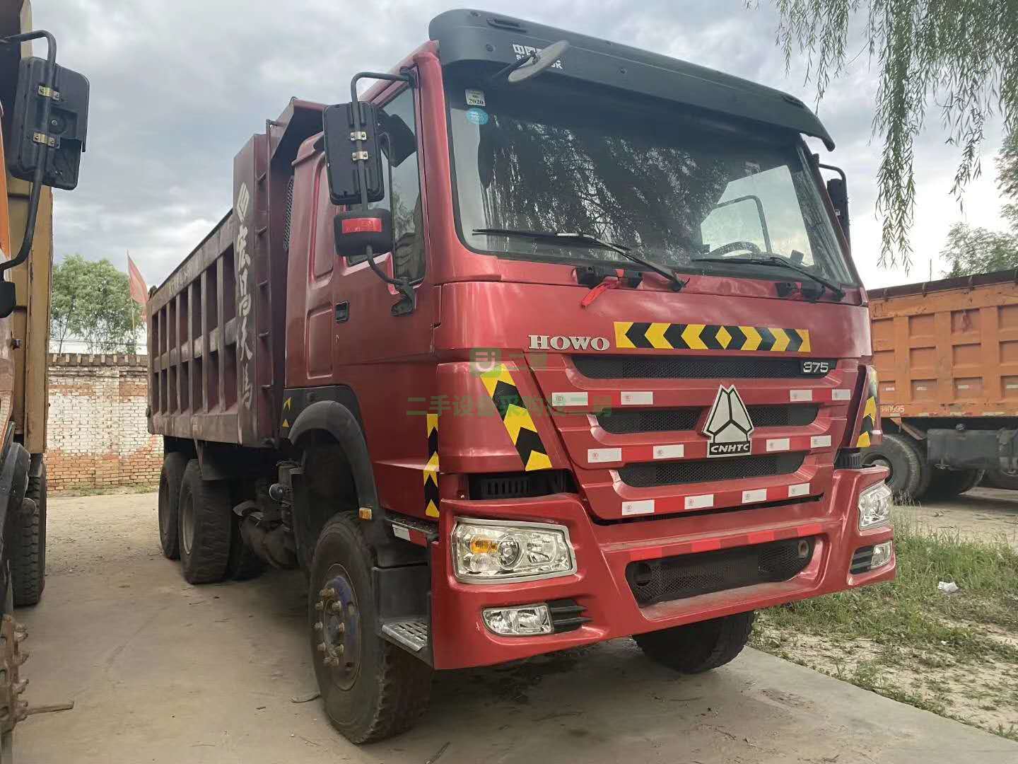 山西急售14-18年豪沃336-375馬力5.6米-5.8米大箱自卸車