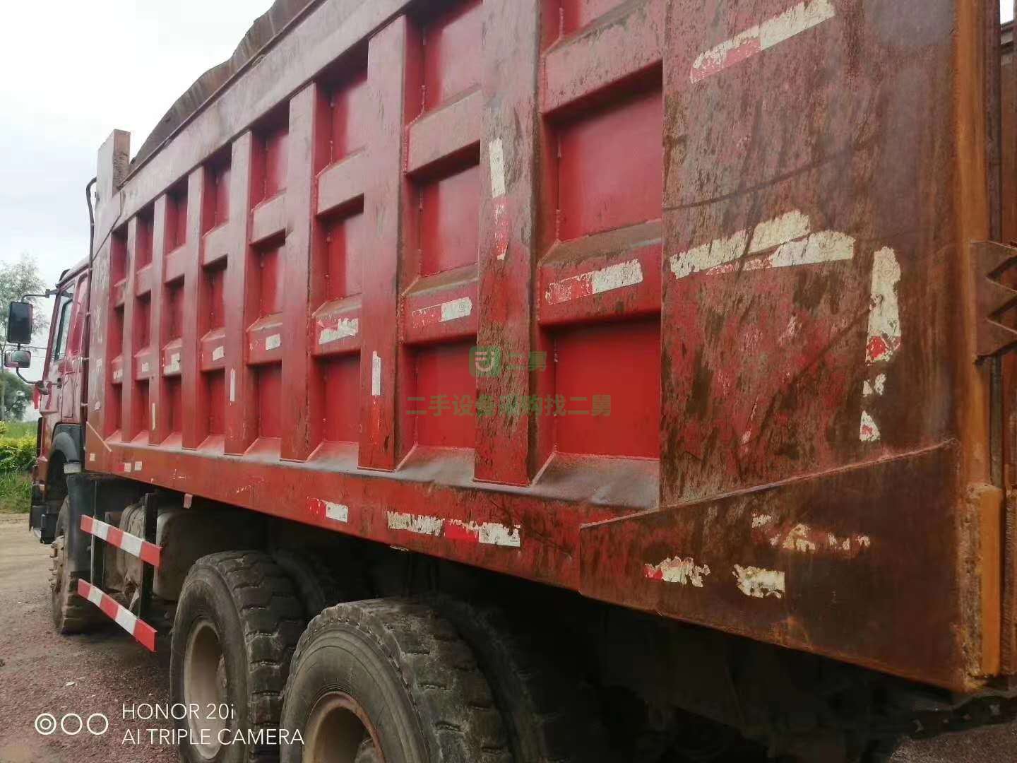 山西急售14-18年豪沃336-375馬力5.6米-5.8米大箱自卸車