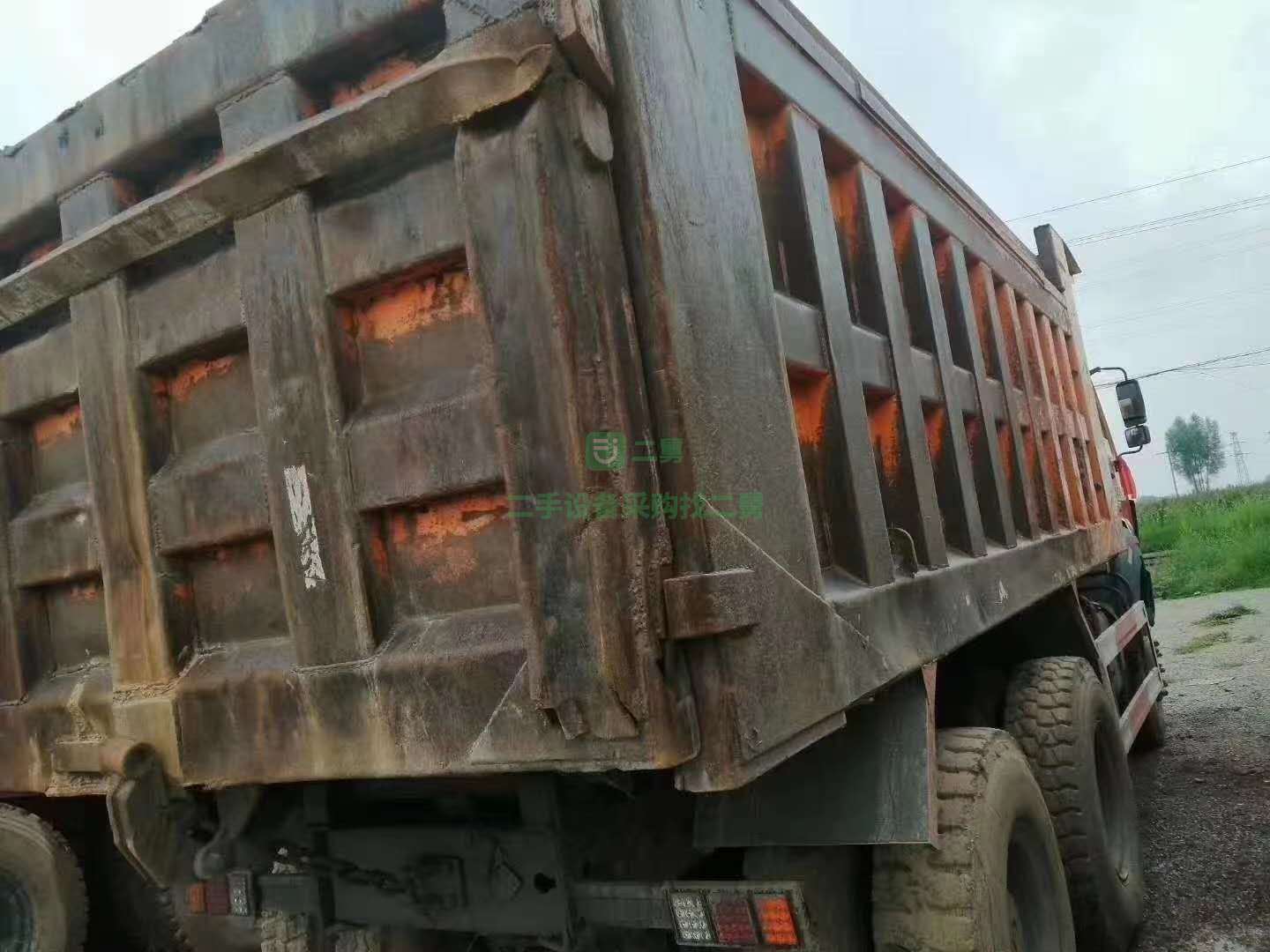 山西出售16年北奔340馬力5.6米大箱自卸車