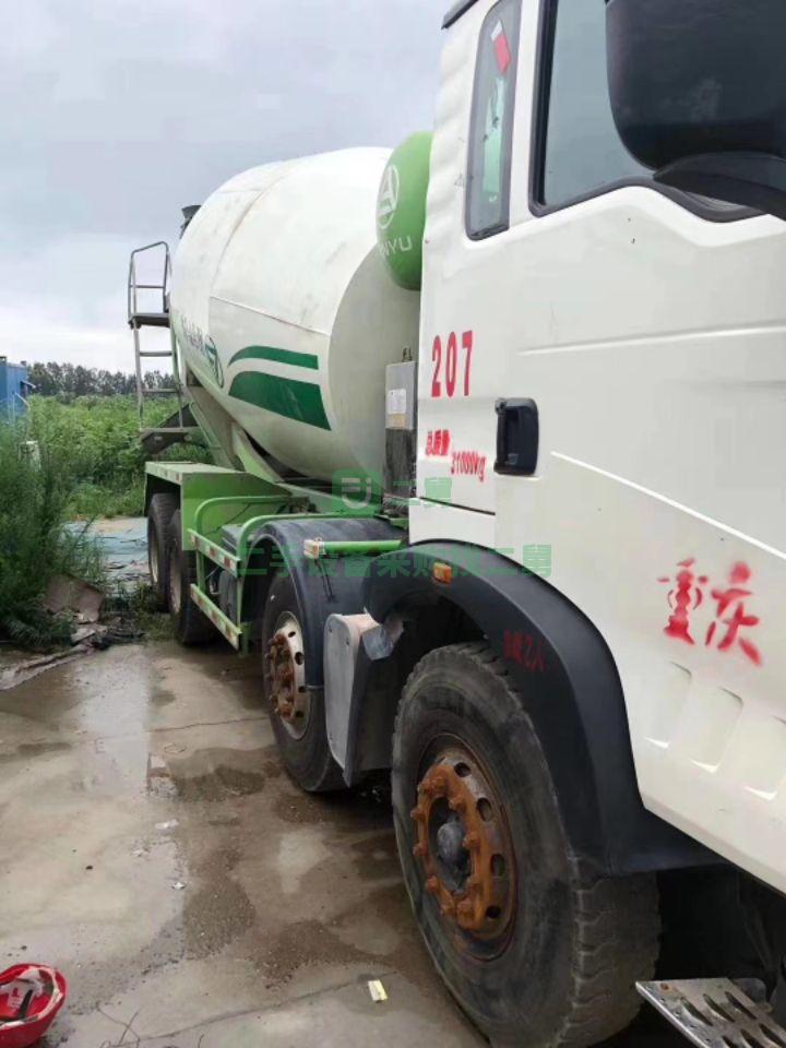湖北出售17年的豪沃凌宇12方罐攪拌車