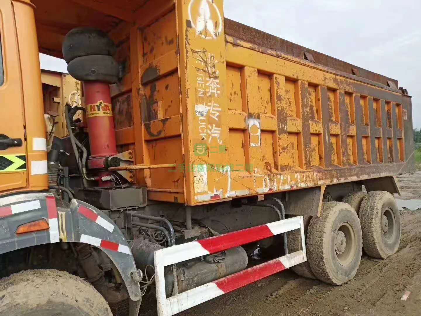 山西出售16年北奔340馬力5.6米大箱自卸車