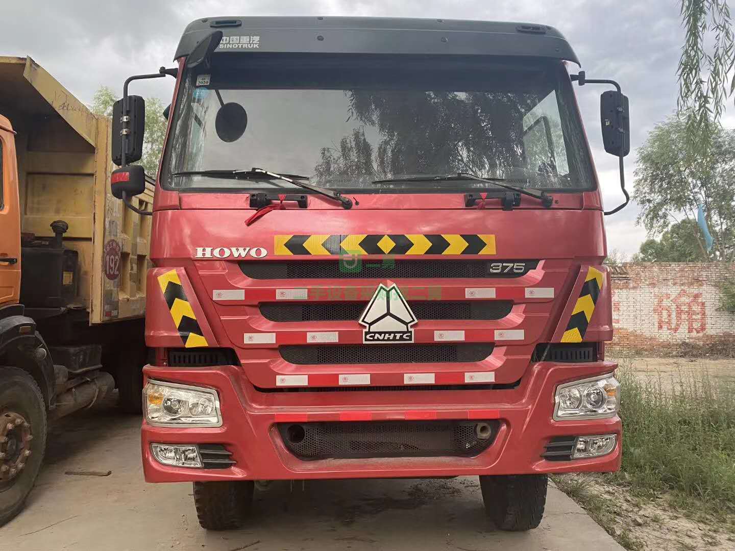 山西急售14-18年豪沃336-375馬力5.6米-5.8米大箱自卸車