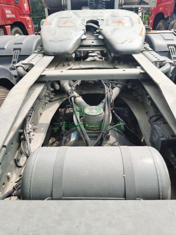 山東出售庫存新車豪沃LNG燃氣車430馬力牽引車