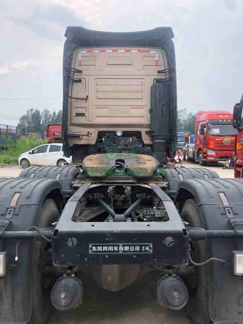 山東出售二手的天龍旗艦19年3月上戶520馬力牽引車