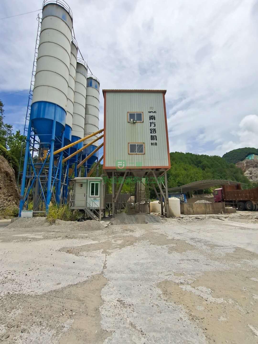 江西出售2017年4月份南方路機120樓攪拌站