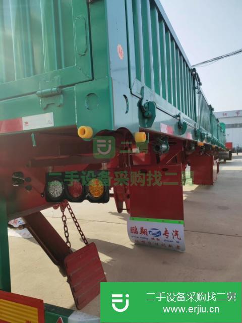 山東出售二手13米標(biāo)箱側(cè)翻掛車