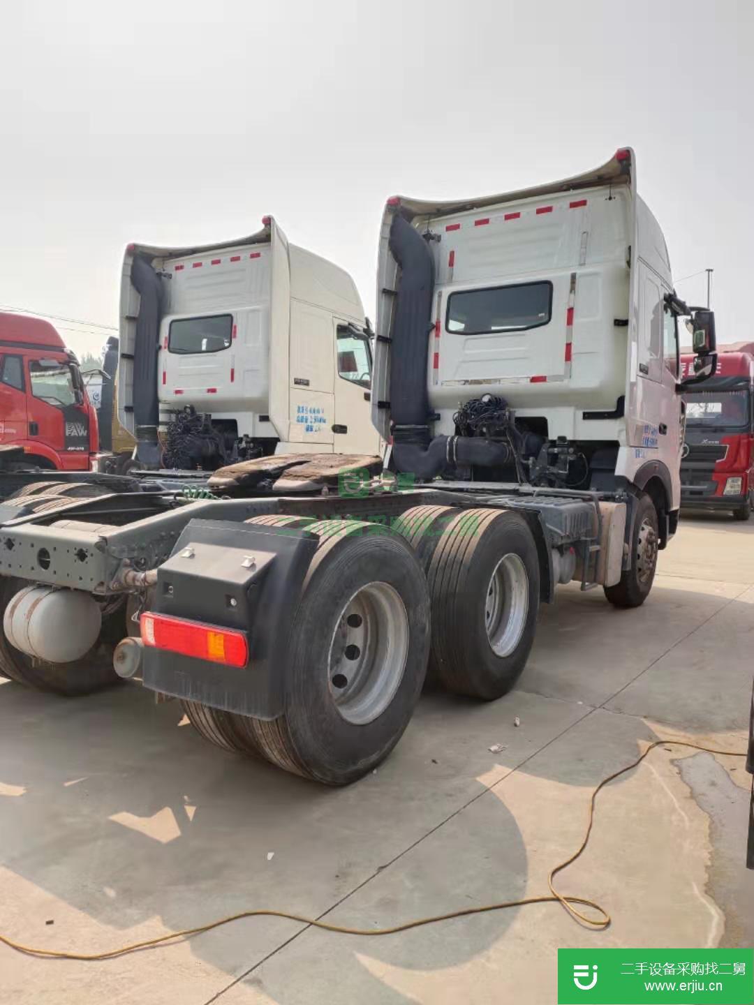 內蒙古出售二手中國重汽豪沃重卡牽引車