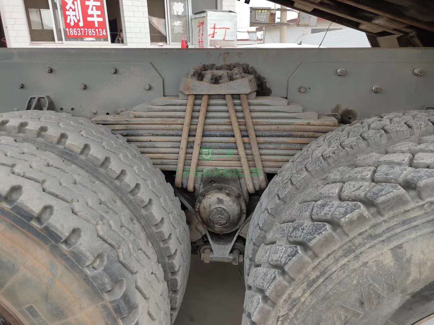 16年10月歐曼集裝箱自卸車低價(jià)出售