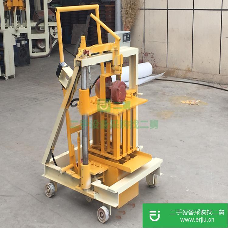 山東出售二手達普QT40-3C型移動式砌塊成型機