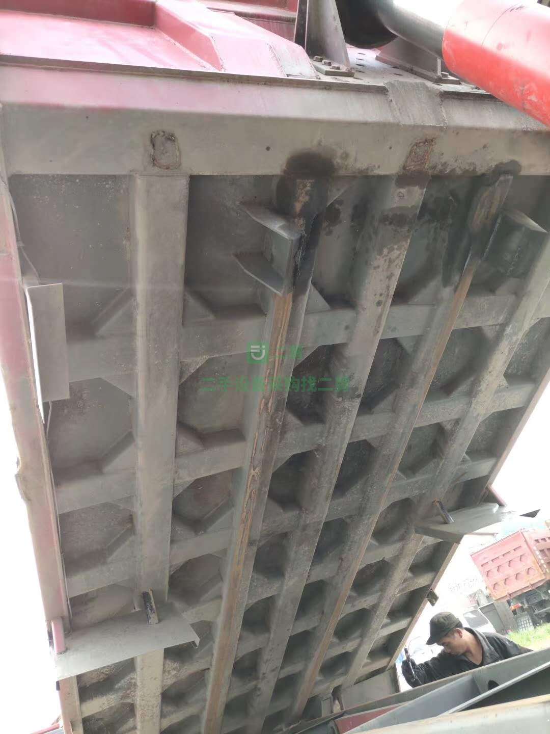 豪沃后八輪自卸車出售，大箱底18邊16，宏昌天馬上裝