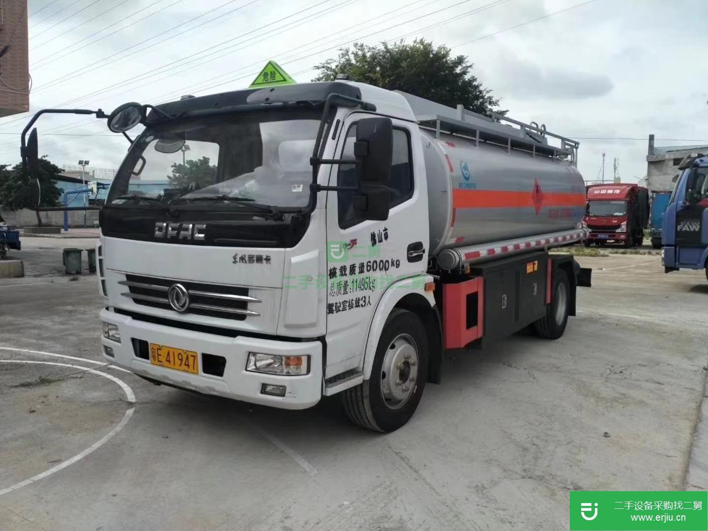 湖北出售二手東風(fēng)多利卡156馬力油罐車