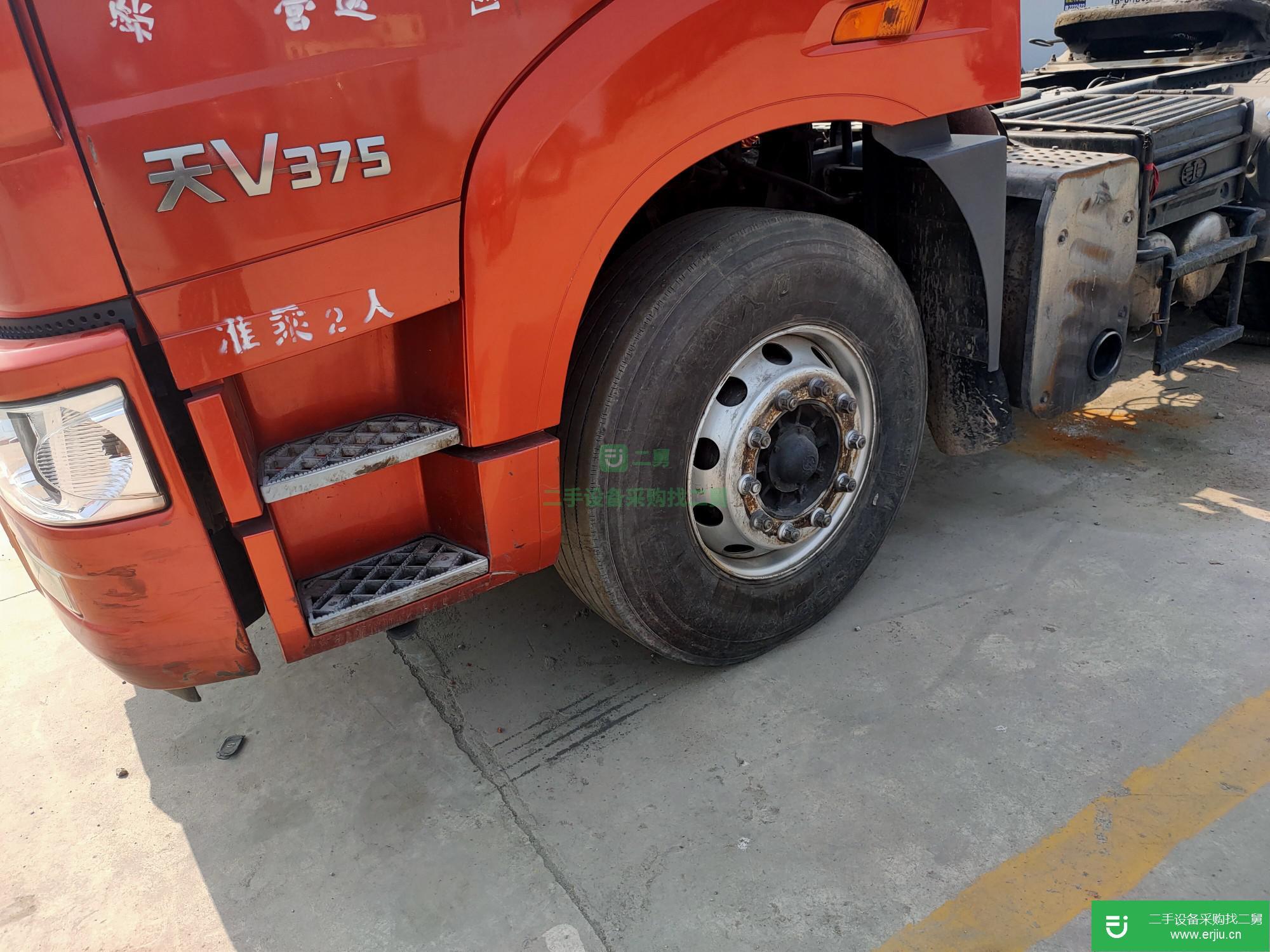 山東出售二手青島解放雙驅(qū)輕體牽引車