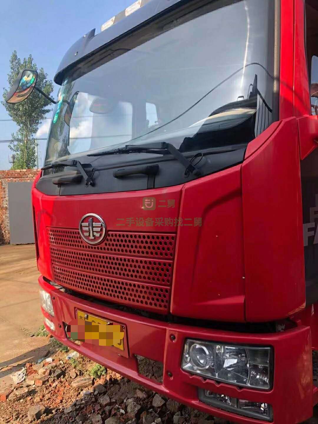 河北出售15年的6.8米解放高欄車(chē)牽引車(chē)