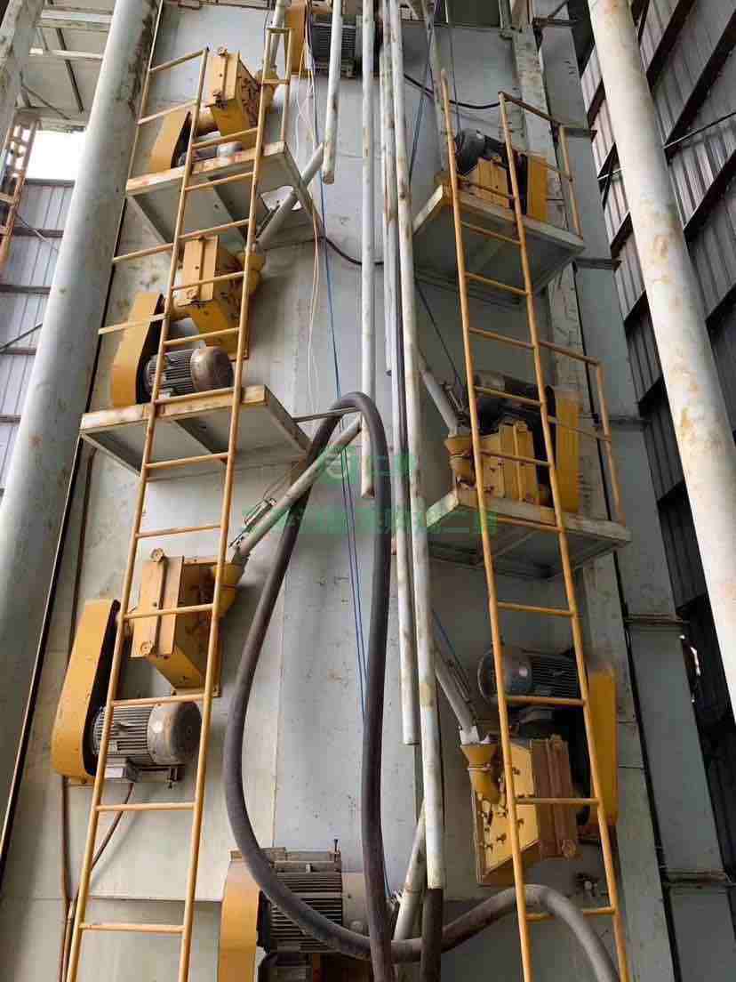 出售大型吊鉤式拋丸機一臺，八臺11千瓦拋丸機