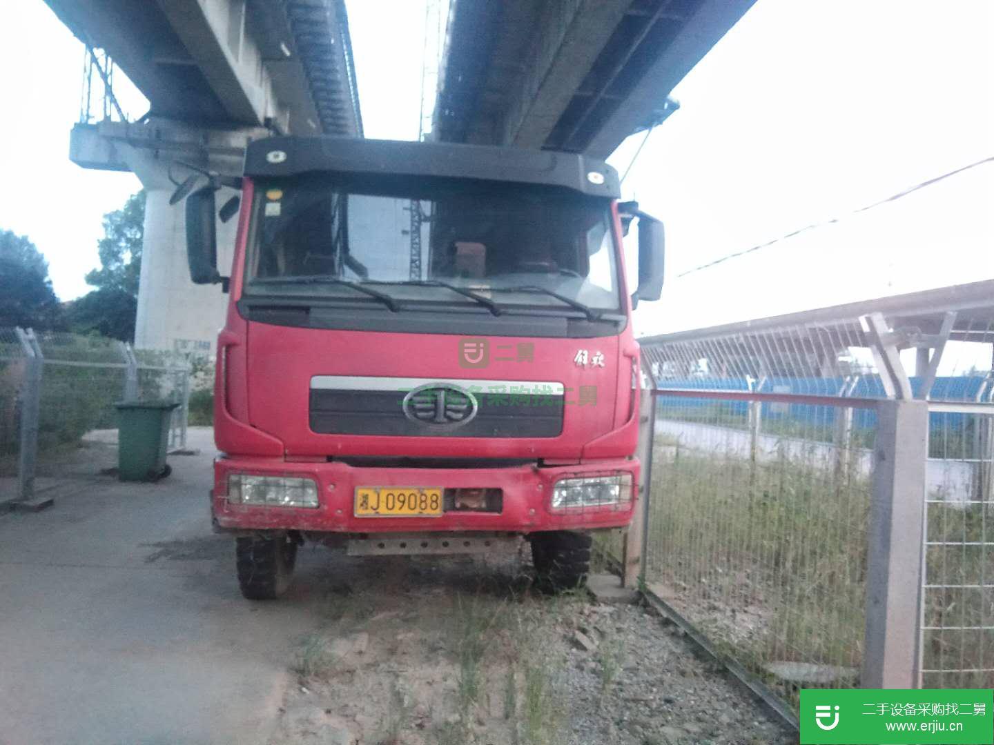 湖南出售二手青島解放300馬力自卸車