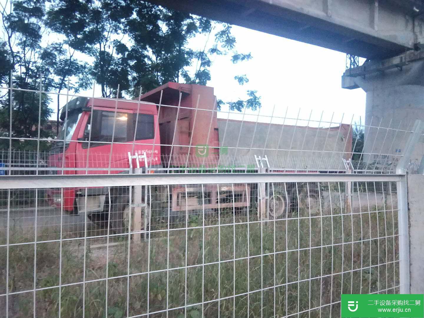 湖南出售二手青島解放300馬力自卸車
