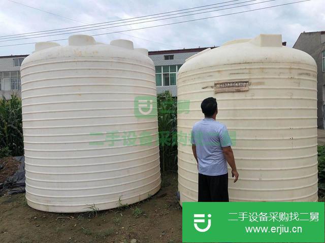 河北低價出售99新兩個儲罐一個10噸一個7噸