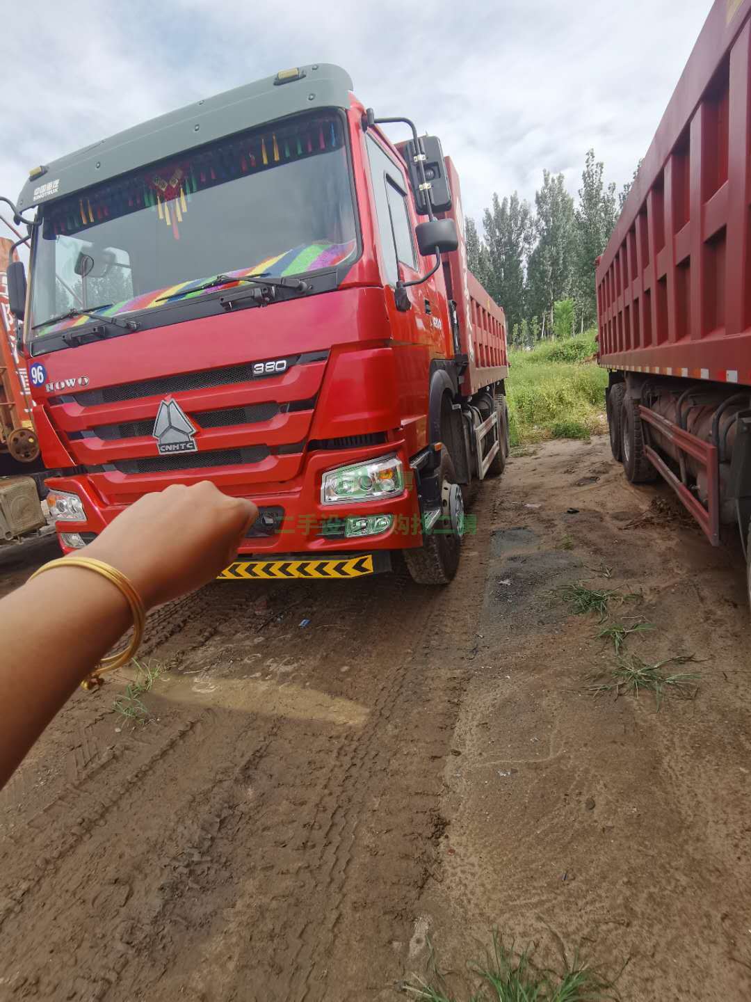 出售16年底，國四排放豪沃后八自卸車，貨箱長度六米