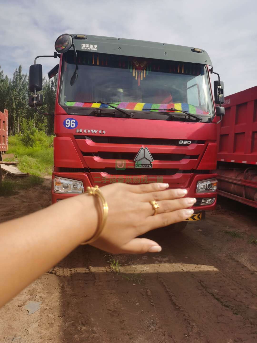 出售16年底，國四排放豪沃后八自卸車，貨箱長度六米