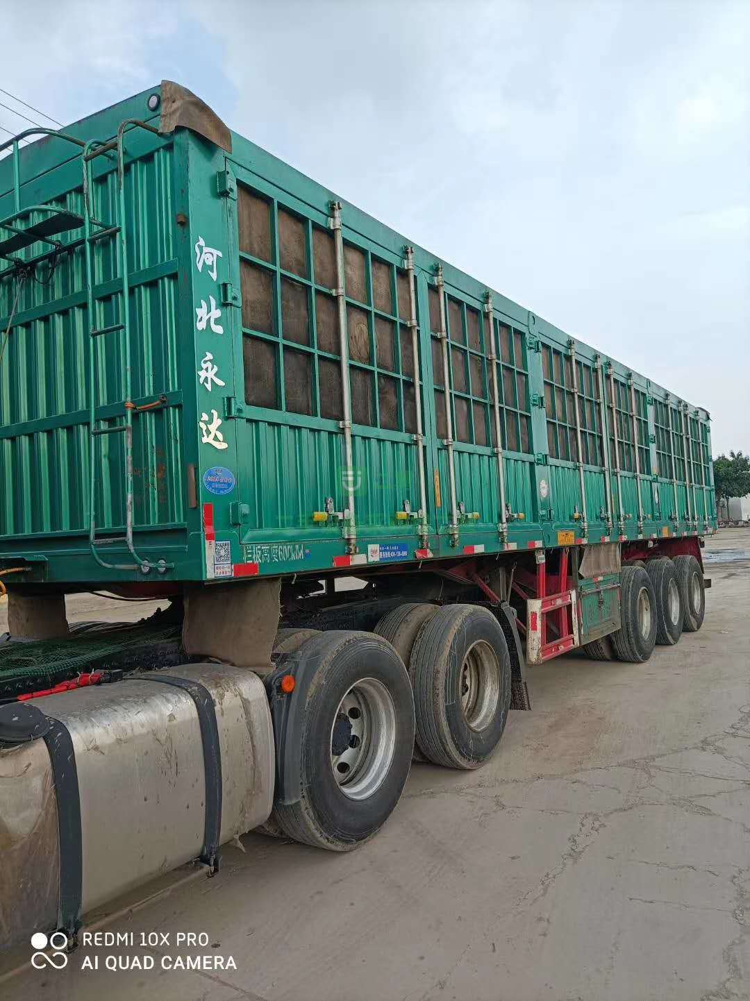 出售一臺剛到家七個月解放悍V400馬力牽引車車況精品全車三包輪胎