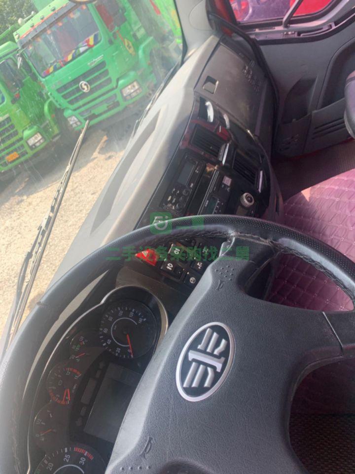 出售解放J6輕型前四后八箱長6米8自卸車8臺